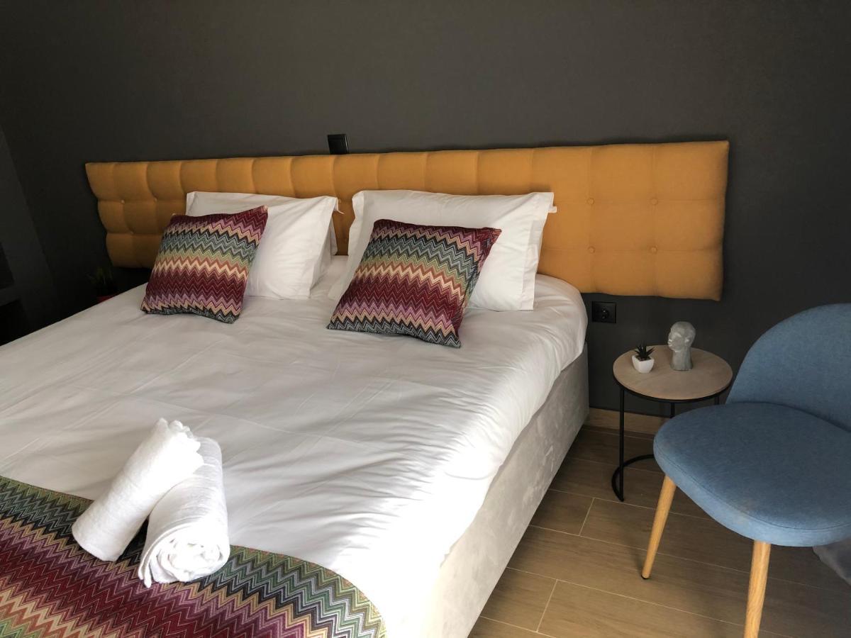 Metropolitan Complex Suite Faliro Piraeus Luaran gambar